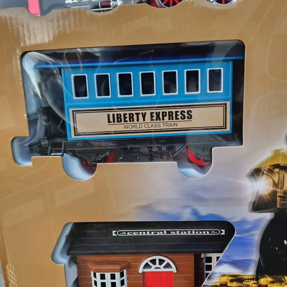 NEW  Christmas Train Set 6 Car Locomotive Electronic Train Set Battery Operated